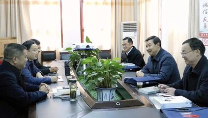 新春送暖寄厚望 施秉縣委書記肖俊一行赴縣文聯調研，共話文藝創作新篇章